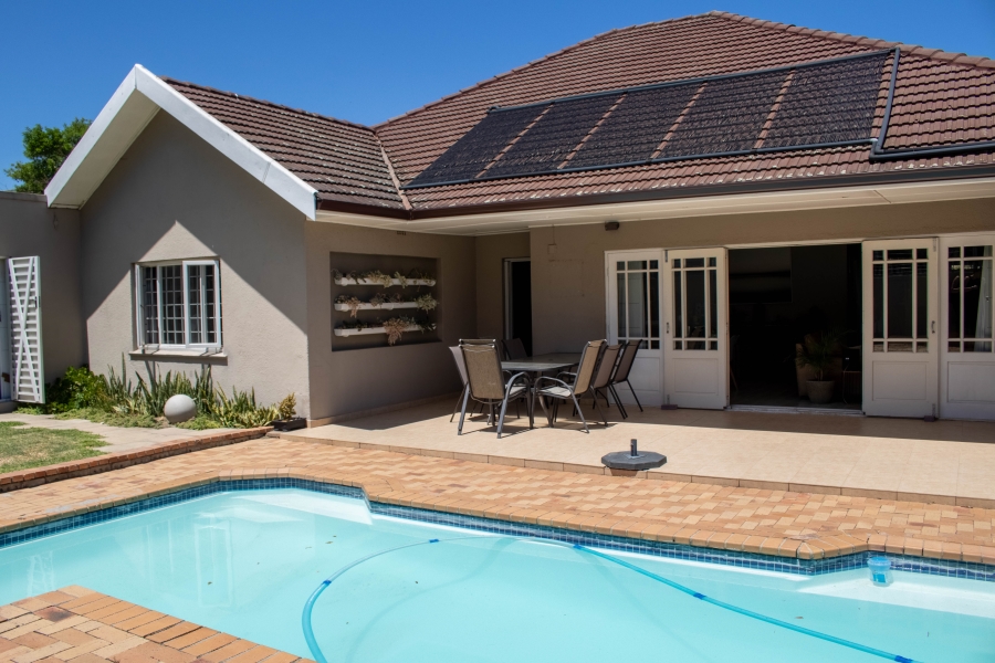 4 Bedroom Property for Sale in Roundhay Western Cape